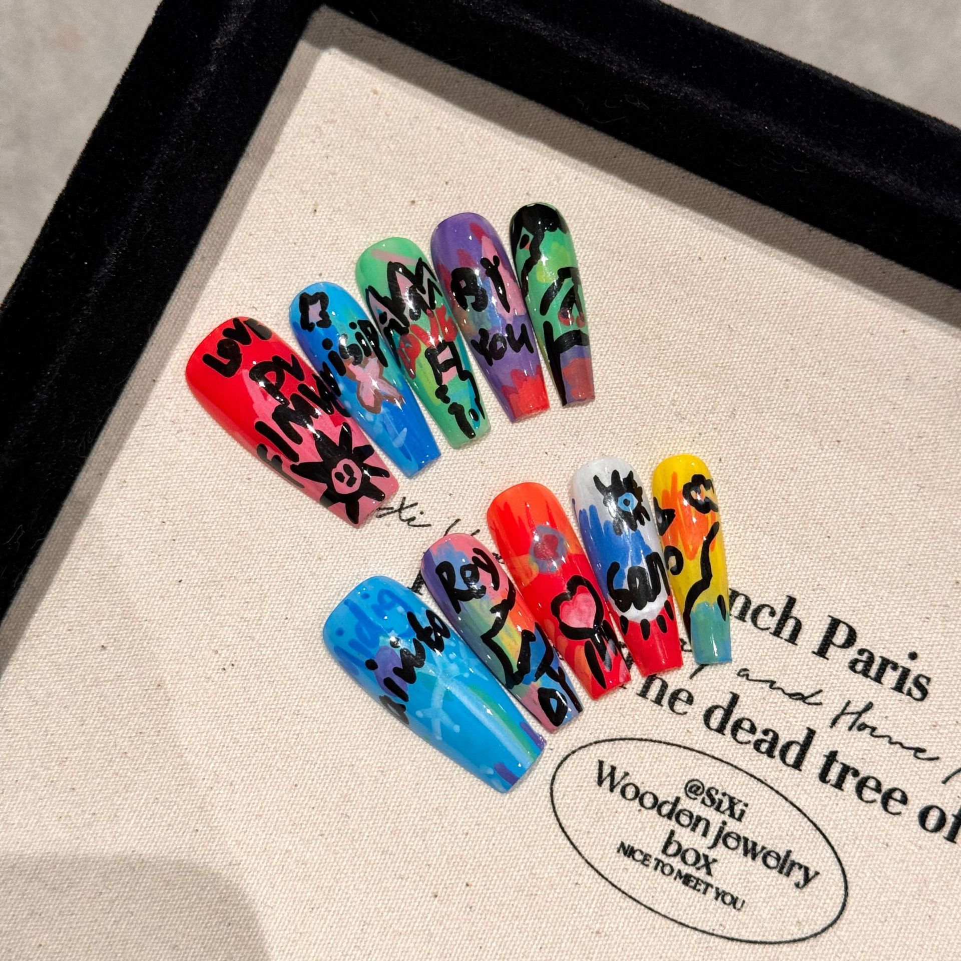 Faux-ongles amovibles série peinture graffiti