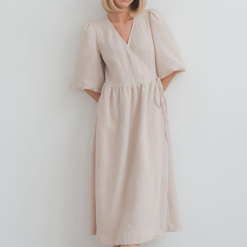 Robe col V manches bouffantes lacée