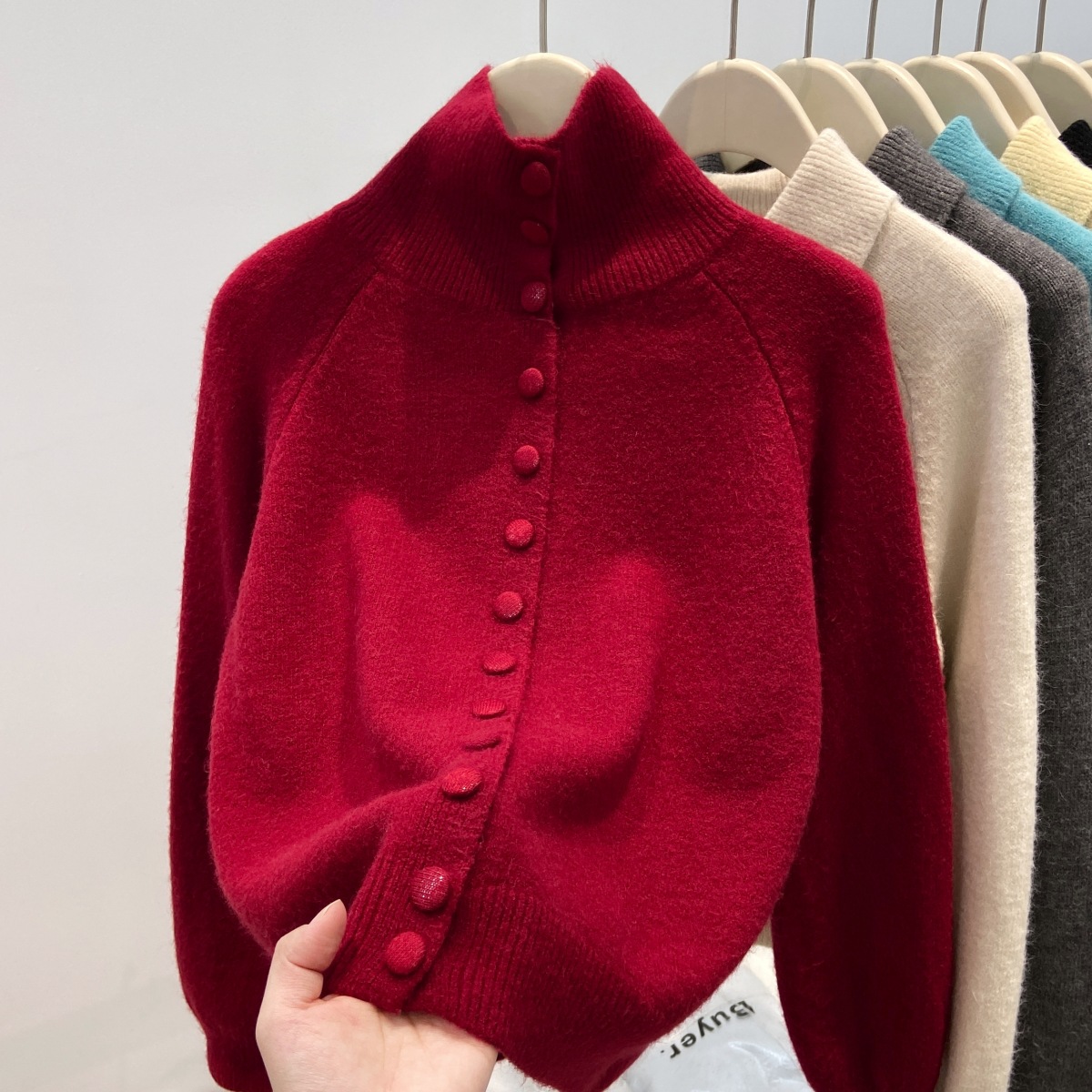 Chandail tricot col roulé boutonnage simple style paresseux
