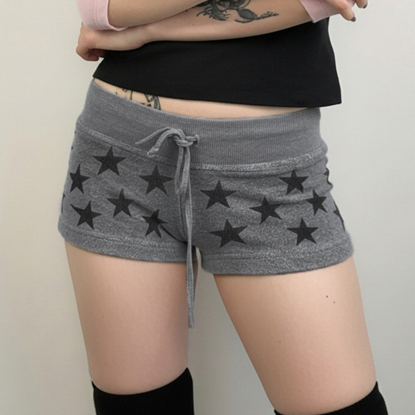 Short casual lacé taille basse étoilé style urbain américain