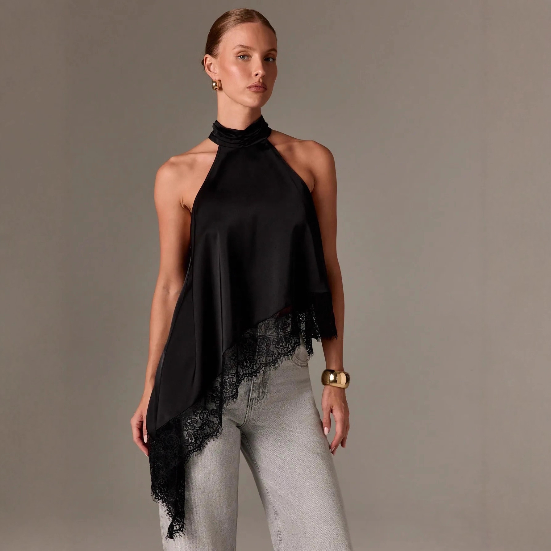 Gilet sans manches asymétrique en satin à col licou, bordure en dentelle