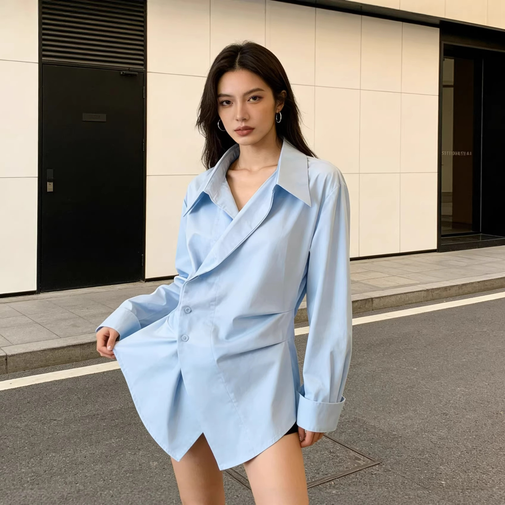 Chemise à col de revers et taille marquée pour femme