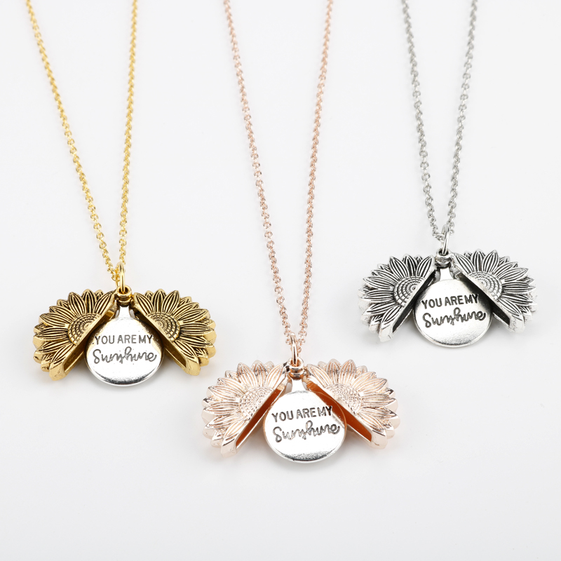 Collier tournesol lettres doubles