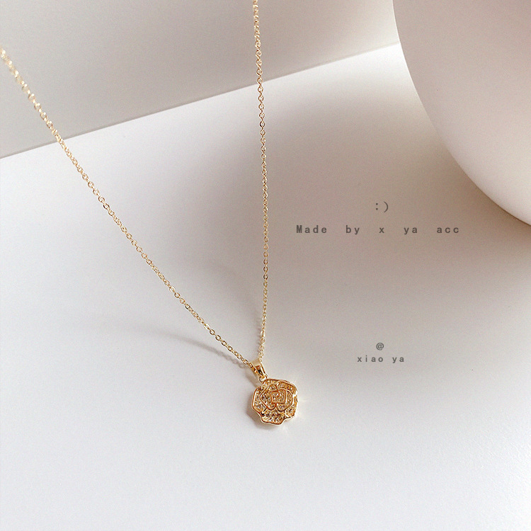 Chaîne clavicule zircon rose style cool
